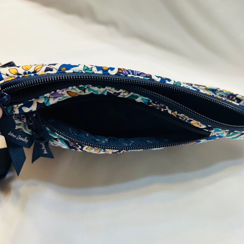 Vera Bradley Essential Compact Sling Backpack.   New With Tags - Picture 5 of 10